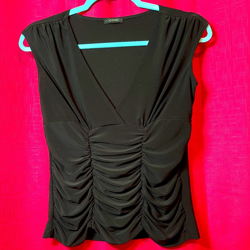 COIN BLACK V NECK CINCH SLEEVELESS TOP SIZE S